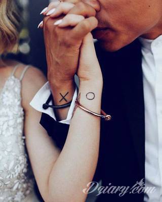 Niesamowite w swojej formie tatuaże-rękawy zajmują cała powierzchnię ramiona i przedramiona. Tworzą jednolitą zdobiącą ciało całość. Taki graficzny rękaw na skórze to tatuaż szczególnie ciekawy w przypadku aktywnych, silnych mężczyzn. 