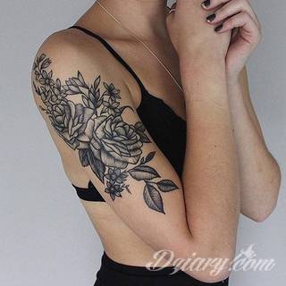 Niesamowite w swojej formie tatuaże-rękawy zajmują cała powierzchnię ramiona i przedramiona. Tworzą jednolitą zdobiącą ciało całość. Taki graficzny rękaw na skórze to tatuaż szczególnie ciekawy w przypadku aktywnych, silnych mężczyzn. 