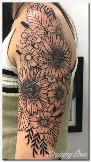 Niesamowite w swojej formie tatuaże-rękawy zajmują cała powierzchnię ramiona i przedramiona. Tworzą jednolitą zdobiącą ciało całość. Taki graficzny rękaw na skórze to tatuaż szczególnie ciekawy w przypadku aktywnych, silnych mężczyzn. 