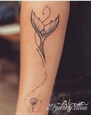 Niesamowite w swojej formie tatuaże-rękawy zajmują cała powierzchnię ramiona i przedramiona. Tworzą jednolitą zdobiącą ciało całość. Taki graficzny rękaw na skórze to tatuaż szczególnie ciekawy w przypadku aktywnych, silnych mężczyzn. 