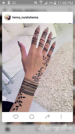 Niesamowite w swojej formie tatuaże-rękawy zajmują cała powierzchnię ramiona i przedramiona. Tworzą jednolitą zdobiącą ciało całość. Taki graficzny rękaw na skórze to tatuaż szczególnie ciekawy w przypadku aktywnych, silnych mężczyzn. 