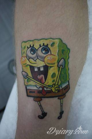 Niesamowite w swojej formie tatuaże-rękawy zajmują cała powierzchnię ramiona i przedramiona. Tworzą jednolitą zdobiącą ciało całość. Taki graficzny rękaw na skórze to tatuaż szczególnie ciekawy w przypadku aktywnych, silnych mężczyzn. 