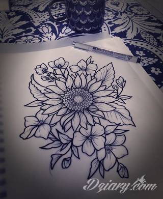 Niesamowite w swojej formie tatuaże-rękawy zajmują cała powierzchnię ramiona i przedramiona. Tworzą jednolitą zdobiącą ciało całość. Taki graficzny rękaw na skórze to tatuaż szczególnie ciekawy w przypadku aktywnych, silnych mężczyzn. 