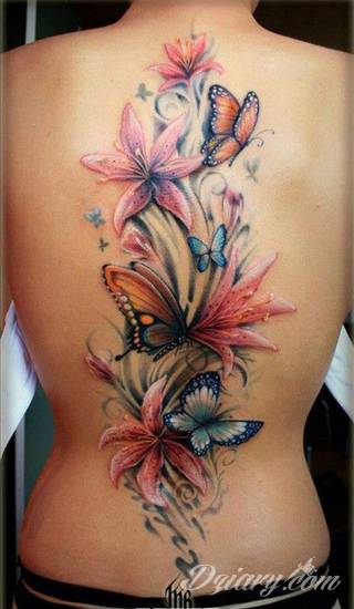 Niesamowite w swojej formie tatuaże-rękawy zajmują cała powierzchnię ramiona i przedramiona. Tworzą jednolitą zdobiącą ciało całość. Taki graficzny rękaw na skórze to tatuaż szczególnie ciekawy w przypadku aktywnych, silnych mężczyzn. 