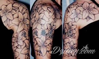 Niesamowite w swojej formie tatuaże-rękawy zajmują cała powierzchnię ramiona i przedramiona. Tworzą jednolitą zdobiącą ciało całość. Taki graficzny rękaw na skórze to tatuaż szczególnie ciekawy w przypadku aktywnych, silnych mężczyzn. 