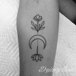 Niesamowite w swojej formie tatuaże-rękawy zajmują cała powierzchnię ramiona i przedramiona. Tworzą jednolitą zdobiącą ciało całość. Taki graficzny rękaw na skórze to tatuaż szczególnie ciekawy w przypadku aktywnych, silnych mężczyzn. 