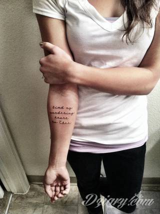 Niesamowite w swojej formie tatuaże-rękawy zajmują cała powierzchnię ramiona i przedramiona. Tworzą jednolitą zdobiącą ciało całość. Taki graficzny rękaw na skórze to tatuaż szczególnie ciekawy w przypadku aktywnych, silnych mężczyzn. 