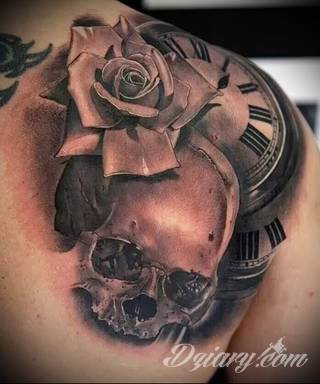 Niesamowite w swojej formie tatuaże-rękawy zajmują cała powierzchnię ramiona i przedramiona. Tworzą jednolitą zdobiącą ciało całość. Taki graficzny rękaw na skórze to tatuaż szczególnie ciekawy w przypadku aktywnych, silnych mężczyzn. 