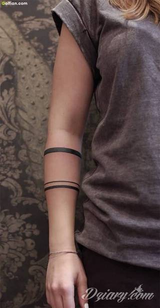 Niesamowite w swojej formie tatuaże-rękawy zajmują cała powierzchnię ramiona i przedramiona. Tworzą jednolitą zdobiącą ciało całość. Taki graficzny rękaw na skórze to tatuaż szczególnie ciekawy w przypadku aktywnych, silnych mężczyzn. 