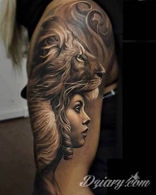 Niesamowite w swojej formie tatuaże-rękawy zajmują cała powierzchnię ramiona i przedramiona. Tworzą jednolitą zdobiącą ciało całość. Taki graficzny rękaw na skórze to tatuaż szczególnie ciekawy w przypadku aktywnych, silnych mężczyzn. 