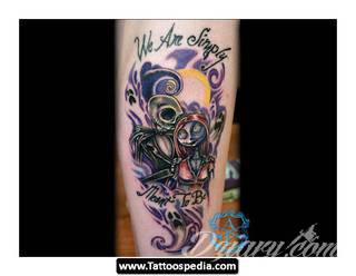 Niesamowite w swojej formie tatuaże-rękawy zajmują cała powierzchnię ramiona i przedramiona. Tworzą jednolitą zdobiącą ciało całość. Taki graficzny rękaw na skórze to tatuaż szczególnie ciekawy w przypadku aktywnych, silnych mężczyzn. 