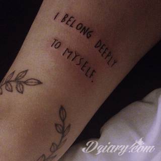 Niesamowite w swojej formie tatuaże-rękawy zajmują cała powierzchnię ramiona i przedramiona. Tworzą jednolitą zdobiącą ciało całość. Taki graficzny rękaw na skórze to tatuaż szczególnie ciekawy w przypadku aktywnych, silnych mężczyzn. 