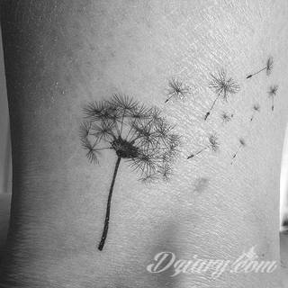 Niesamowite w swojej formie tatuaże-rękawy zajmują cała powierzchnię ramiona i przedramiona. Tworzą jednolitą zdobiącą ciało całość. Taki graficzny rękaw na skórze to tatuaż szczególnie ciekawy w przypadku aktywnych, silnych mężczyzn. 