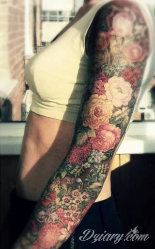 Niesamowite w swojej formie tatuaże-rękawy zajmują cała powierzchnię ramiona i przedramiona. Tworzą jednolitą zdobiącą ciało całość. Taki graficzny rękaw na skórze to tatuaż szczególnie ciekawy w przypadku aktywnych, silnych mężczyzn. 