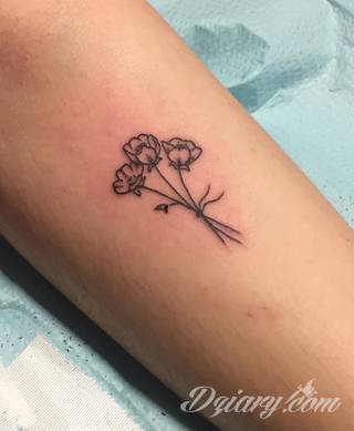 Niesamowite w swojej formie tatuaże-rękawy zajmują cała powierzchnię ramiona i przedramiona. Tworzą jednolitą zdobiącą ciało całość. Taki graficzny rękaw na skórze to tatuaż szczególnie ciekawy w przypadku aktywnych, silnych mężczyzn. 