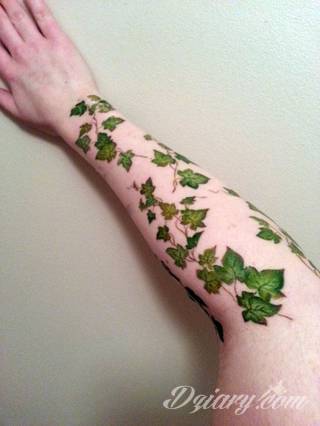 Niesamowite w swojej formie tatuaże-rękawy zajmują cała powierzchnię ramiona i przedramiona. Tworzą jednolitą zdobiącą ciało całość. Taki graficzny rękaw na skórze to tatuaż szczególnie ciekawy w przypadku aktywnych, silnych mężczyzn. 