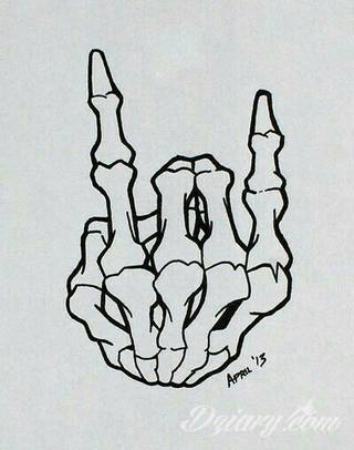 Niesamowite w swojej formie tatuaże-rękawy zajmują cała powierzchnię ramiona i przedramiona. Tworzą jednolitą zdobiącą ciało całość. Taki graficzny rękaw na skórze to tatuaż szczególnie ciekawy w przypadku aktywnych, silnych mężczyzn. 