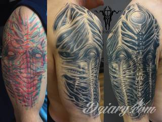 Niesamowite w swojej formie tatuaże-rękawy zajmują cała powierzchnię ramiona i przedramiona. Tworzą jednolitą zdobiącą ciało całość. Taki graficzny rękaw na skórze to tatuaż szczególnie ciekawy w przypadku aktywnych, silnych mężczyzn. 