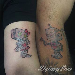 Niesamowite w swojej formie tatuaże-rękawy zajmują cała powierzchnię ramiona i przedramiona. Tworzą jednolitą zdobiącą ciało całość. Taki graficzny rękaw na skórze to tatuaż szczególnie ciekawy w przypadku aktywnych, silnych mężczyzn. 