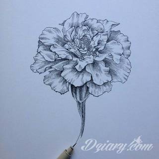 Niesamowite w swojej formie tatuaże-rękawy zajmują cała powierzchnię ramiona i przedramiona. Tworzą jednolitą zdobiącą ciało całość. Taki graficzny rękaw na skórze to tatuaż szczególnie ciekawy w przypadku aktywnych, silnych mężczyzn. 