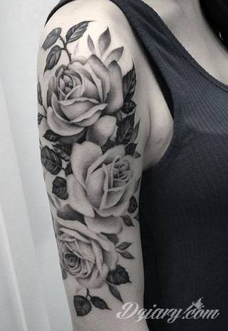 Niesamowite w swojej formie tatuaże-rękawy zajmują cała powierzchnię ramiona i przedramiona. Tworzą jednolitą zdobiącą ciało całość. Taki graficzny rękaw na skórze to tatuaż szczególnie ciekawy w przypadku aktywnych, silnych mężczyzn. 