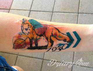 Niesamowite w swojej formie tatuaże-rękawy zajmują cała powierzchnię ramiona i przedramiona. Tworzą jednolitą zdobiącą ciało całość. Taki graficzny rękaw na skórze to tatuaż szczególnie ciekawy w przypadku aktywnych, silnych mężczyzn. 