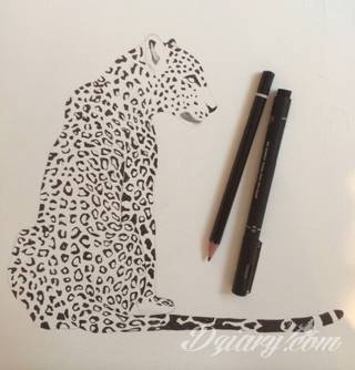 Niesamowite w swojej formie tatuaże-rękawy zajmują cała powierzchnię ramiona i przedramiona. Tworzą jednolitą zdobiącą ciało całość. Taki graficzny rękaw na skórze to tatuaż szczególnie ciekawy w przypadku aktywnych, silnych mężczyzn. 