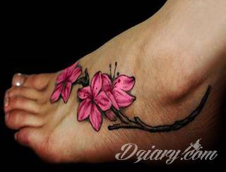 Niesamowite w swojej formie tatuaże-rękawy zajmują cała powierzchnię ramiona i przedramiona. Tworzą jednolitą zdobiącą ciało całość. Taki graficzny rękaw na skórze to tatuaż szczególnie ciekawy w przypadku aktywnych, silnych mężczyzn. 