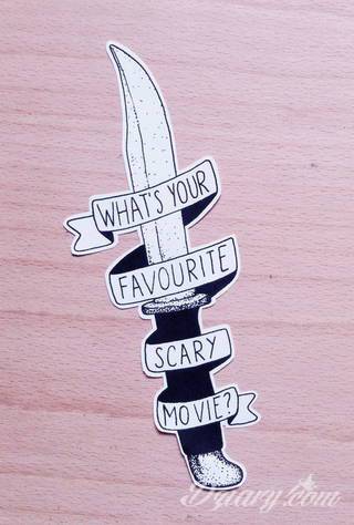 Niesamowite w swojej formie tatuaże-rękawy zajmują cała powierzchnię ramiona i przedramiona. Tworzą jednolitą zdobiącą ciało całość. Taki graficzny rękaw na skórze to tatuaż szczególnie ciekawy w przypadku aktywnych, silnych mężczyzn. 