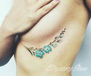 Niesamowite w swojej formie tatuaże-rękawy zajmują cała powierzchnię ramiona i przedramiona. Tworzą jednolitą zdobiącą ciało całość. Taki graficzny rękaw na skórze to tatuaż szczególnie ciekawy w przypadku aktywnych, silnych mężczyzn. 