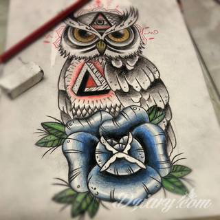 Niesamowite w swojej formie tatuaże-rękawy zajmują cała powierzchnię ramiona i przedramiona. Tworzą jednolitą zdobiącą ciało całość. Taki graficzny rękaw na skórze to tatuaż szczególnie ciekawy w przypadku aktywnych, silnych mężczyzn. 