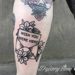 Niesamowite w swojej formie tatuaże-rękawy zajmują cała powierzchnię ramiona i przedramiona. Tworzą jednolitą zdobiącą ciało całość. Taki graficzny rękaw na skórze to tatuaż szczególnie ciekawy w przypadku aktywnych, silnych mężczyzn. 