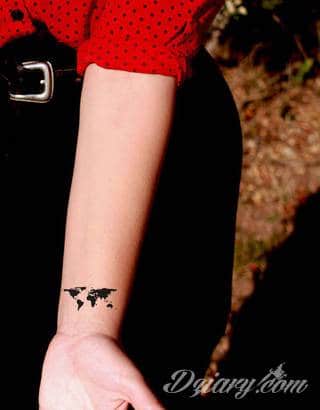 Niesamowite w swojej formie tatuaże-rękawy zajmują cała powierzchnię ramiona i przedramiona. Tworzą jednolitą zdobiącą ciało całość. Taki graficzny rękaw na skórze to tatuaż szczególnie ciekawy w przypadku aktywnych, silnych mężczyzn. 