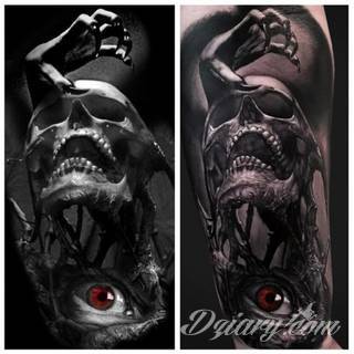 Niesamowite w swojej formie tatuaże-rękawy zajmują cała powierzchnię ramiona i przedramiona. Tworzą jednolitą zdobiącą ciało całość. Taki graficzny rękaw na skórze to tatuaż szczególnie ciekawy w przypadku aktywnych, silnych mężczyzn. 