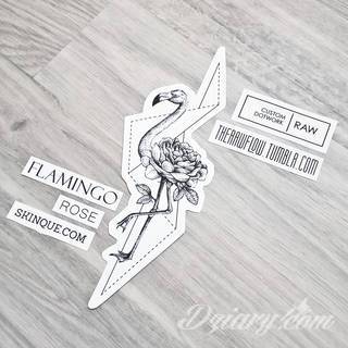 Niesamowite w swojej formie tatuaże-rękawy zajmują cała powierzchnię ramiona i przedramiona. Tworzą jednolitą zdobiącą ciało całość. Taki graficzny rękaw na skórze to tatuaż szczególnie ciekawy w przypadku aktywnych, silnych mężczyzn. 