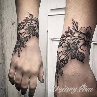 Niesamowite w swojej formie tatuaże-rękawy zajmują cała powierzchnię ramiona i przedramiona. Tworzą jednolitą zdobiącą ciało całość. Taki graficzny rękaw na skórze to tatuaż szczególnie ciekawy w przypadku aktywnych, silnych mężczyzn. 