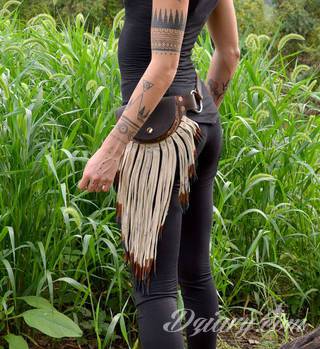 Niesamowite w swojej formie tatuaże-rękawy zajmują cała powierzchnię ramiona i przedramiona. Tworzą jednolitą zdobiącą ciało całość. Taki graficzny rękaw na skórze to tatuaż szczególnie ciekawy w przypadku aktywnych, silnych mężczyzn. 