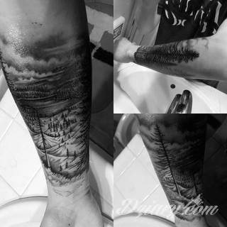 Niesamowite w swojej formie tatuaże-rękawy zajmują cała powierzchnię ramiona i przedramiona. Tworzą jednolitą zdobiącą ciało całość. Taki graficzny rękaw na skórze to tatuaż szczególnie ciekawy w przypadku aktywnych, silnych mężczyzn. 