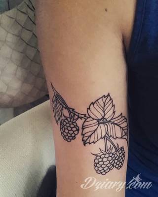 Niesamowite w swojej formie tatuaże-rękawy zajmują cała powierzchnię ramiona i przedramiona. Tworzą jednolitą zdobiącą ciało całość. Taki graficzny rękaw na skórze to tatuaż szczególnie ciekawy w przypadku aktywnych, silnych mężczyzn. 