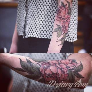 Niesamowite w swojej formie tatuaże-rękawy zajmują cała powierzchnię ramiona i przedramiona. Tworzą jednolitą zdobiącą ciało całość. Taki graficzny rękaw na skórze to tatuaż szczególnie ciekawy w przypadku aktywnych, silnych mężczyzn. 