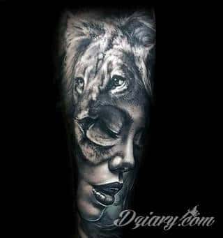 Niesamowite w swojej formie tatuaże-rękawy zajmują cała powierzchnię ramiona i przedramiona. Tworzą jednolitą zdobiącą ciało całość. Taki graficzny rękaw na skórze to tatuaż szczególnie ciekawy w przypadku aktywnych, silnych mężczyzn. 