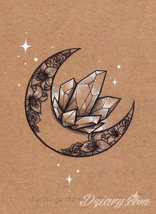 Niesamowite w swojej formie tatuaże-rękawy zajmują cała powierzchnię ramiona i przedramiona. Tworzą jednolitą zdobiącą ciało całość. Taki graficzny rękaw na skórze to tatuaż szczególnie ciekawy w przypadku aktywnych, silnych mężczyzn. 