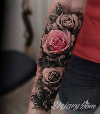 Niesamowite w swojej formie tatuaże-rękawy zajmują cała powierzchnię ramiona i przedramiona. Tworzą jednolitą zdobiącą ciało całość. Taki graficzny rękaw na skórze to tatuaż szczególnie ciekawy w przypadku aktywnych, silnych mężczyzn. 