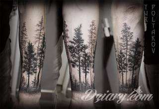 Niesamowite w swojej formie tatuaże-rękawy zajmują cała powierzchnię ramiona i przedramiona. Tworzą jednolitą zdobiącą ciało całość. Taki graficzny rękaw na skórze to tatuaż szczególnie ciekawy w przypadku aktywnych, silnych mężczyzn. 