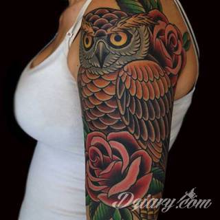 Niesamowite w swojej formie tatuaże-rękawy zajmują cała powierzchnię ramiona i przedramiona. Tworzą jednolitą zdobiącą ciało całość. Taki graficzny rękaw na skórze to tatuaż szczególnie ciekawy w przypadku aktywnych, silnych mężczyzn. 