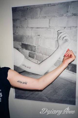 Niesamowite w swojej formie tatuaże-rękawy zajmują cała powierzchnię ramiona i przedramiona. Tworzą jednolitą zdobiącą ciało całość. Taki graficzny rękaw na skórze to tatuaż szczególnie ciekawy w przypadku aktywnych, silnych mężczyzn. 