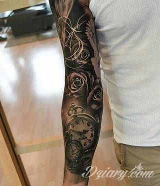 Niesamowite w swojej formie tatuaże-rękawy zajmują cała powierzchnię ramiona i przedramiona. Tworzą jednolitą zdobiącą ciało całość. Taki graficzny rękaw na skórze to tatuaż szczególnie ciekawy w przypadku aktywnych, silnych mężczyzn. 
