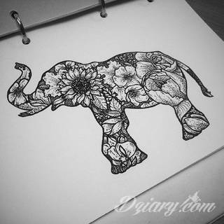 Niesamowite w swojej formie tatuaże-rękawy zajmują cała powierzchnię ramiona i przedramiona. Tworzą jednolitą zdobiącą ciało całość. Taki graficzny rękaw na skórze to tatuaż szczególnie ciekawy w przypadku aktywnych, silnych mężczyzn. 