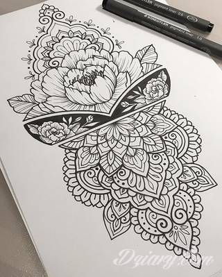 Niesamowite w swojej formie tatuaże-rękawy zajmują cała powierzchnię ramiona i przedramiona. Tworzą jednolitą zdobiącą ciało całość. Taki graficzny rękaw na skórze to tatuaż szczególnie ciekawy w przypadku aktywnych, silnych mężczyzn. 