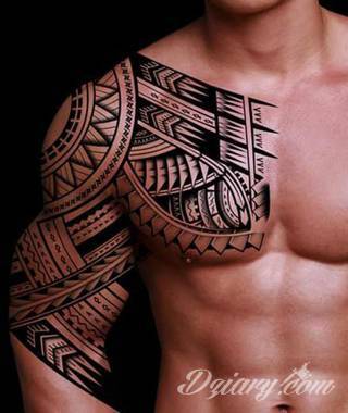 Niesamowite w swojej formie tatuaże-rękawy zajmują cała powierzchnię ramiona i przedramiona. Tworzą jednolitą zdobiącą ciało całość. Taki graficzny rękaw na skórze to tatuaż szczególnie ciekawy w przypadku aktywnych, silnych mężczyzn. 